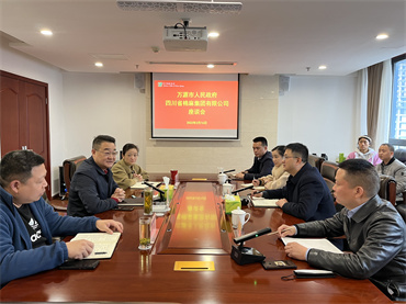 鄧華會(huì)見(jiàn)萬(wàn)源市委常委、副市長(zhǎng)徐力涌一行