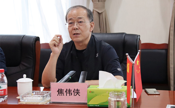 四川省委省政府決策咨詢委員會、西財智庫領(lǐng)導(dǎo)專家蒞臨四川棉麻集團(tuán)指導(dǎo)工作