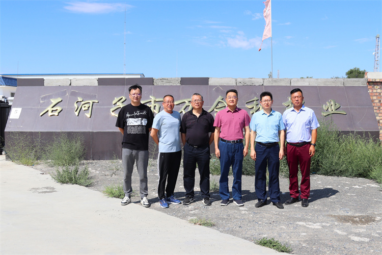 省供銷社黨組副書記、監(jiān)事會主任張強(qiáng)調(diào)研集團(tuán)公司在疆合作企業(yè)